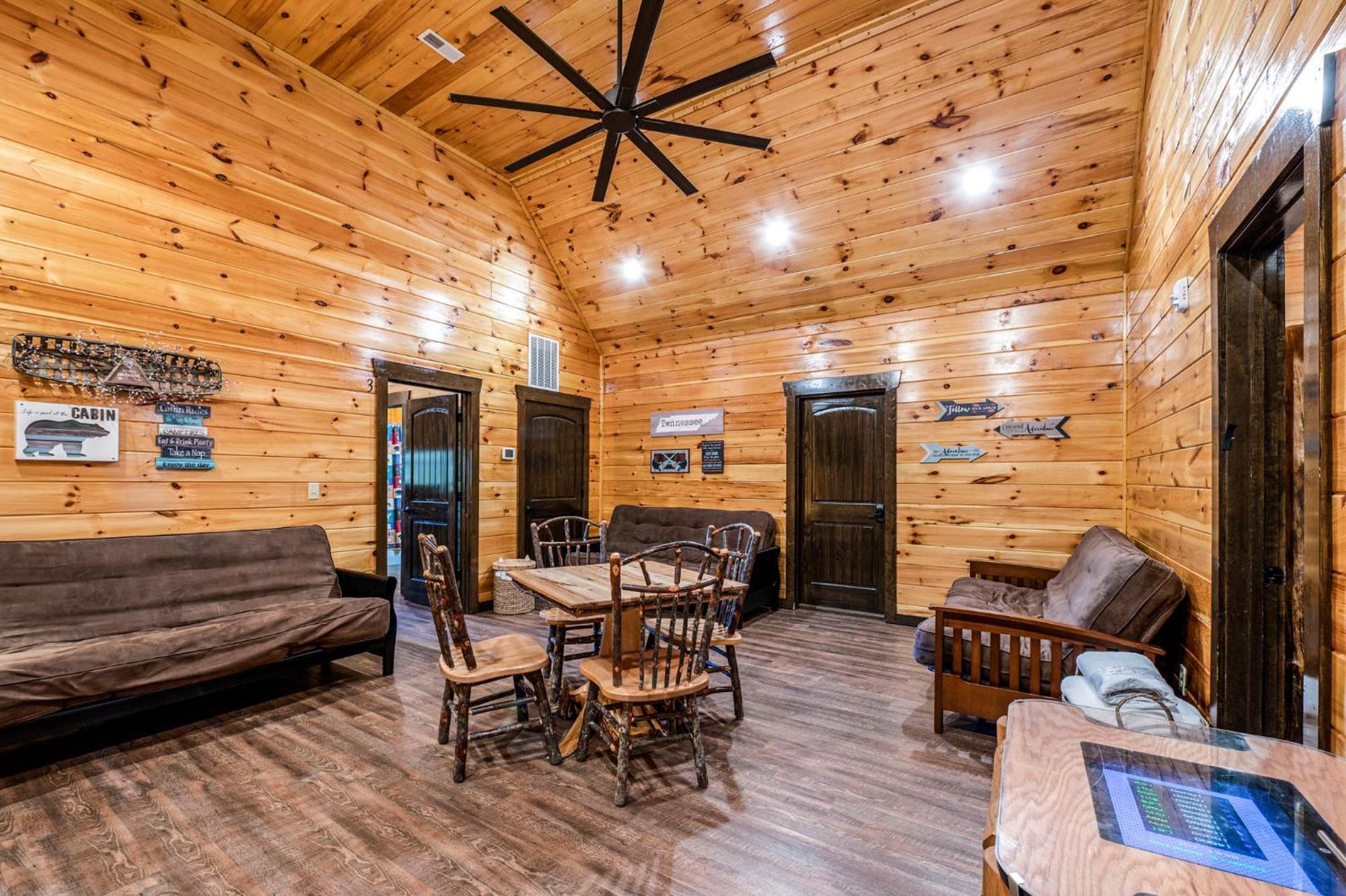 The Mighty Crabapple Manor By Stony Brook Cabins Gatlinburg Exterior photo
