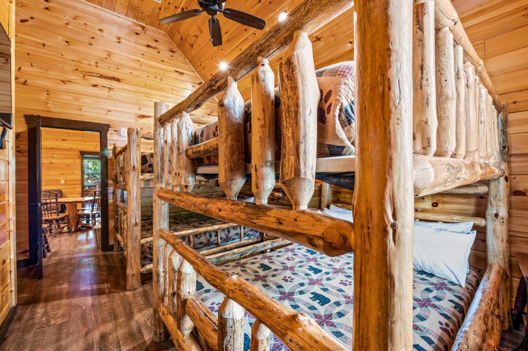 The Mighty Crabapple Manor By Stony Brook Cabins Gatlinburg Exterior photo