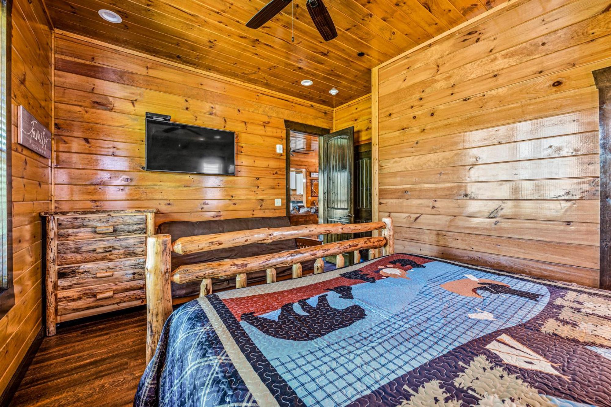 The Mighty Crabapple Manor By Stony Brook Cabins Gatlinburg Exterior photo