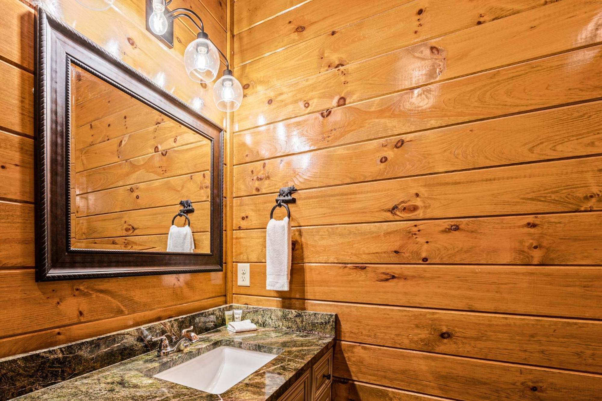 The Mighty Crabapple Manor By Stony Brook Cabins Gatlinburg Exterior photo