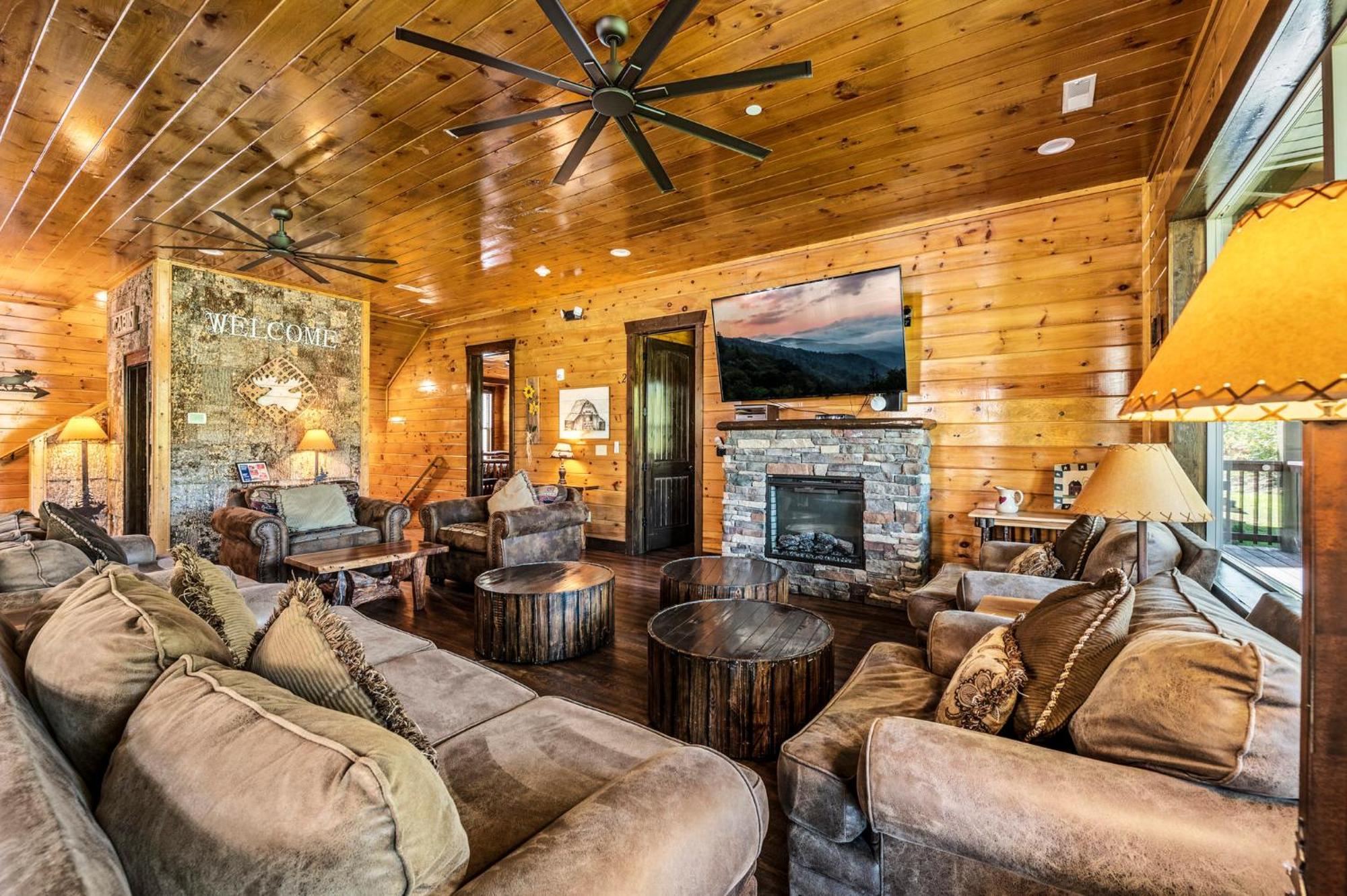The Mighty Crabapple Manor By Stony Brook Cabins Gatlinburg Exterior photo