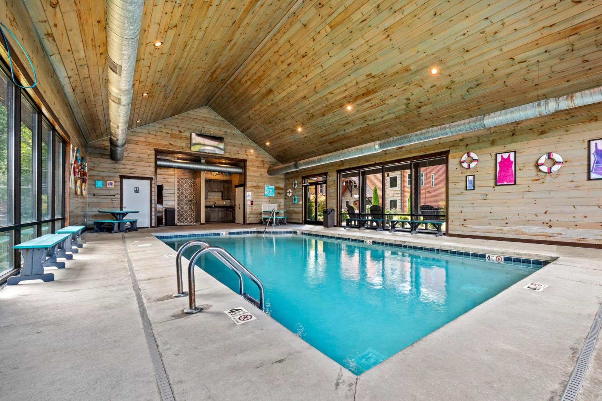 The Mighty Crabapple Manor By Stony Brook Cabins Gatlinburg Exterior photo