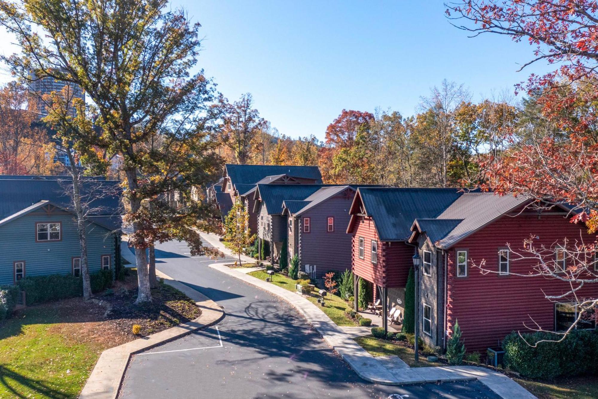 The Mighty Crabapple Manor By Stony Brook Cabins Gatlinburg Exterior photo
