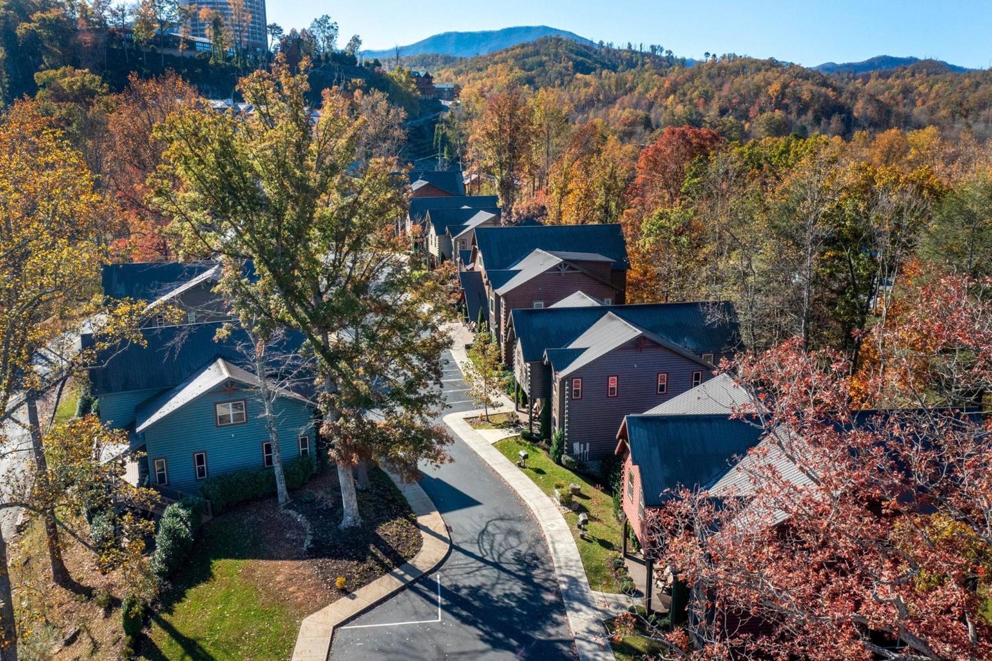 The Mighty Crabapple Manor By Stony Brook Cabins Gatlinburg Exterior photo